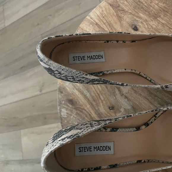 Steve Madden embossed snake print pointy toe heel size 10 - Picture 3 of 6